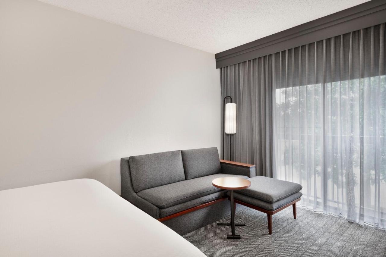 Courtyard By Marriott Memphis Airport Hotel Exterior photo