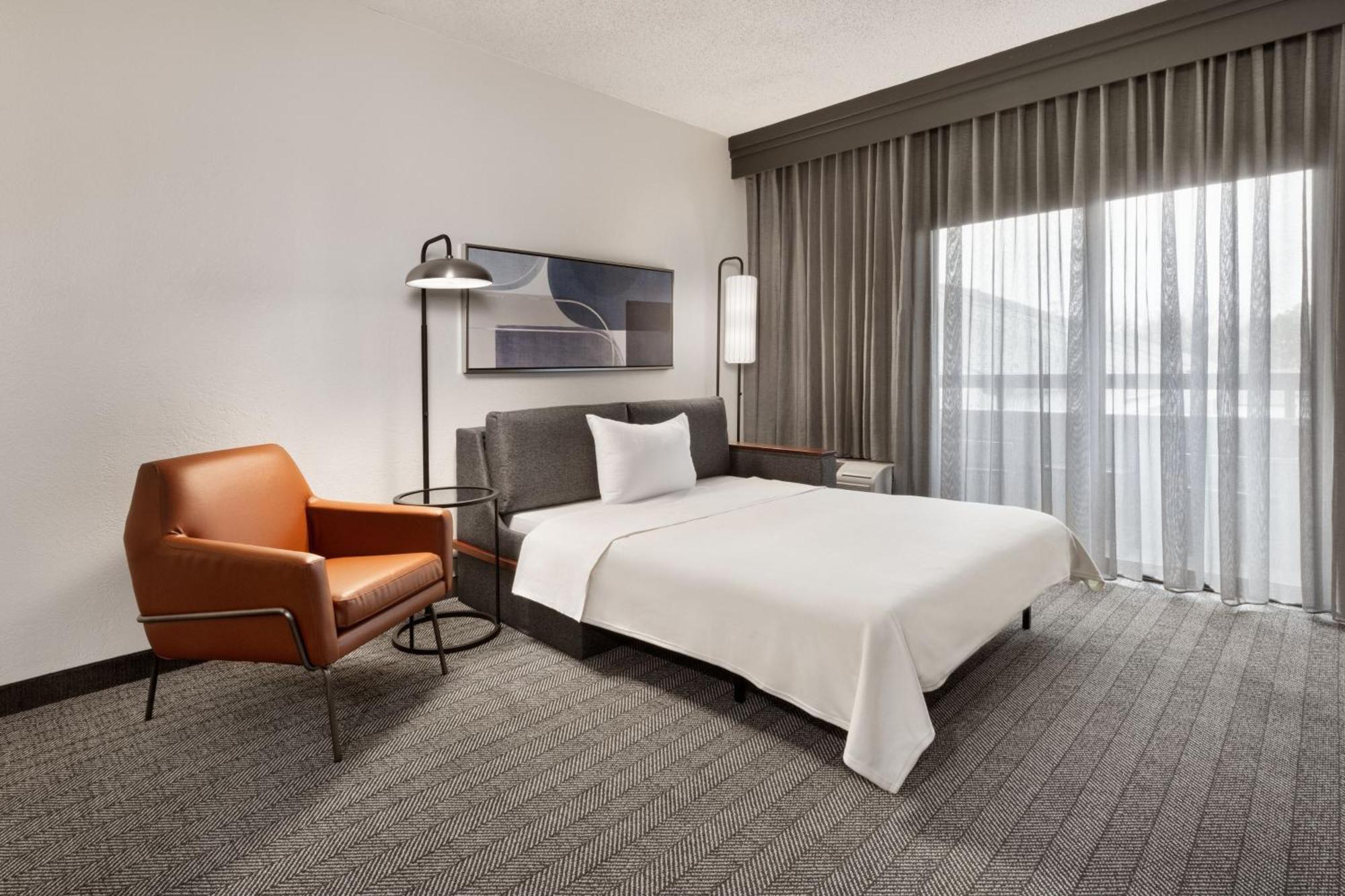 Courtyard By Marriott Memphis Airport Hotel Exterior photo