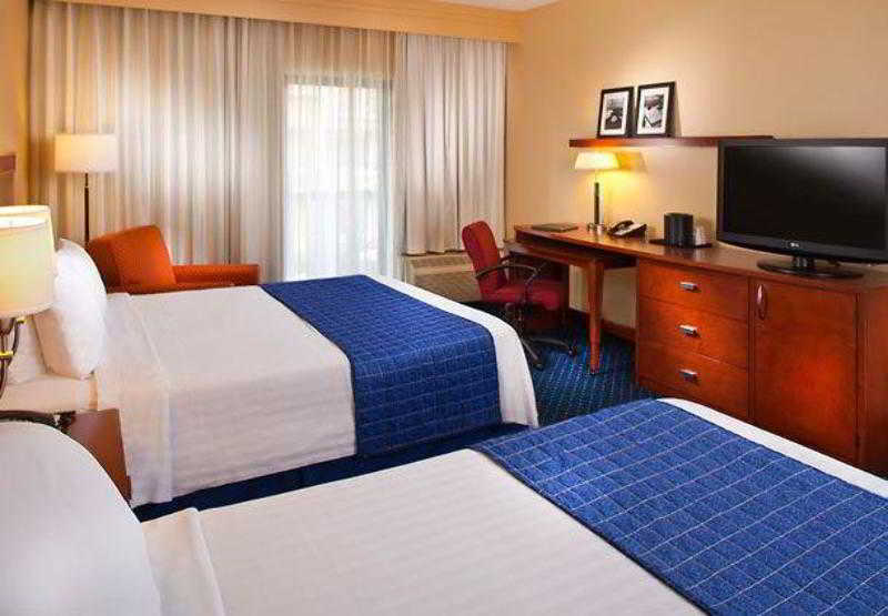 Courtyard By Marriott Memphis Airport Hotel Exterior photo