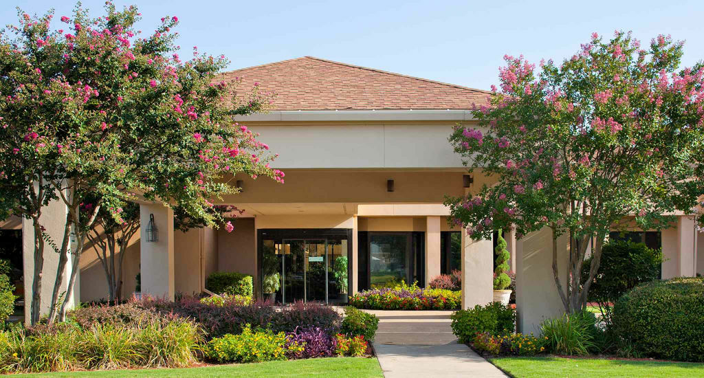 Courtyard By Marriott Memphis Airport Hotel Exterior photo